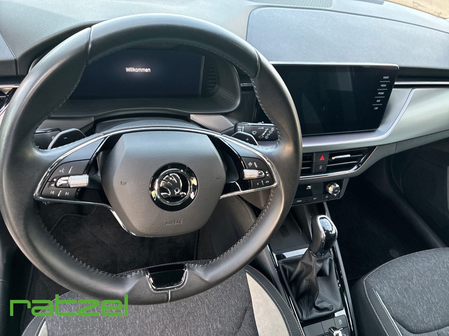 Fahrzeugabbildung SKODA Scala 1.0 TSI Style Navi Digitales Cockpit LED F