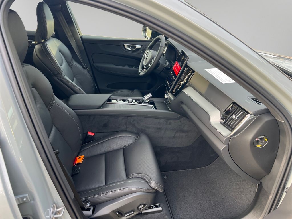 VOLVO XC60 T8 AWD Plug-in Hybr. Ultra Black Ed.,Nappa VOLVO XC60 T8 AWD Plug-in Hybr. Ultra Black Ed.,Nappa