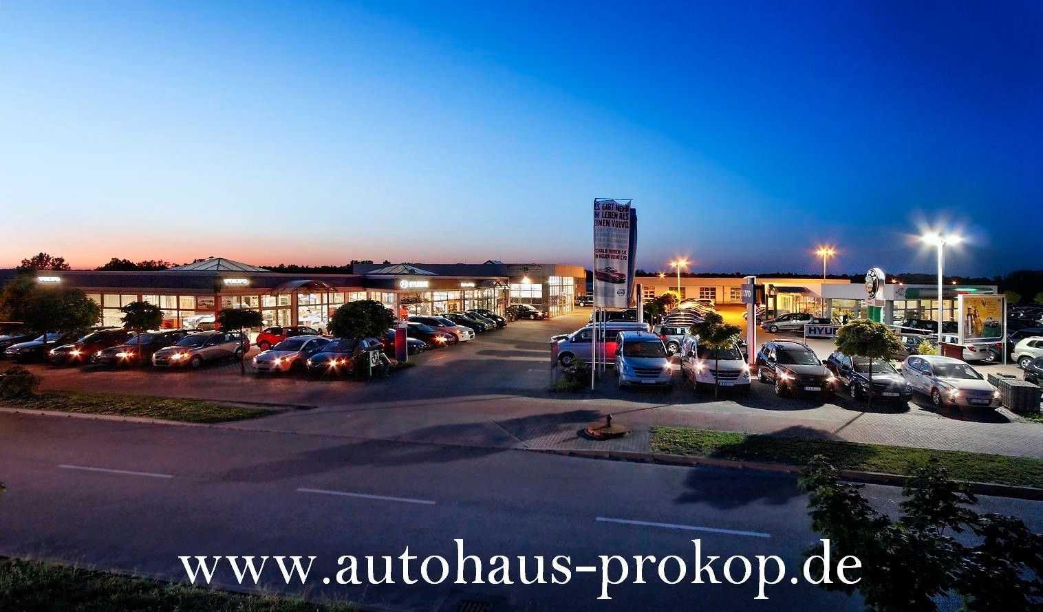 Fahrzeugabbildung SKODA Karoq 2.0l TDI DSG 4x4 Selection AHK*LED*KAM*NAV