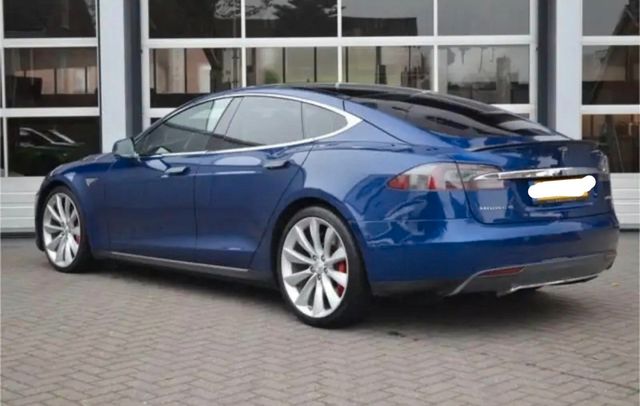 Tesla Model S P85D Performance 