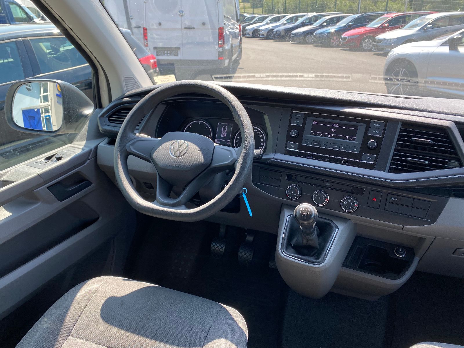 Fahrzeugabbildung Volkswagen T6.1 Transporter 2.0 TDI DAB Seitenwindassistent