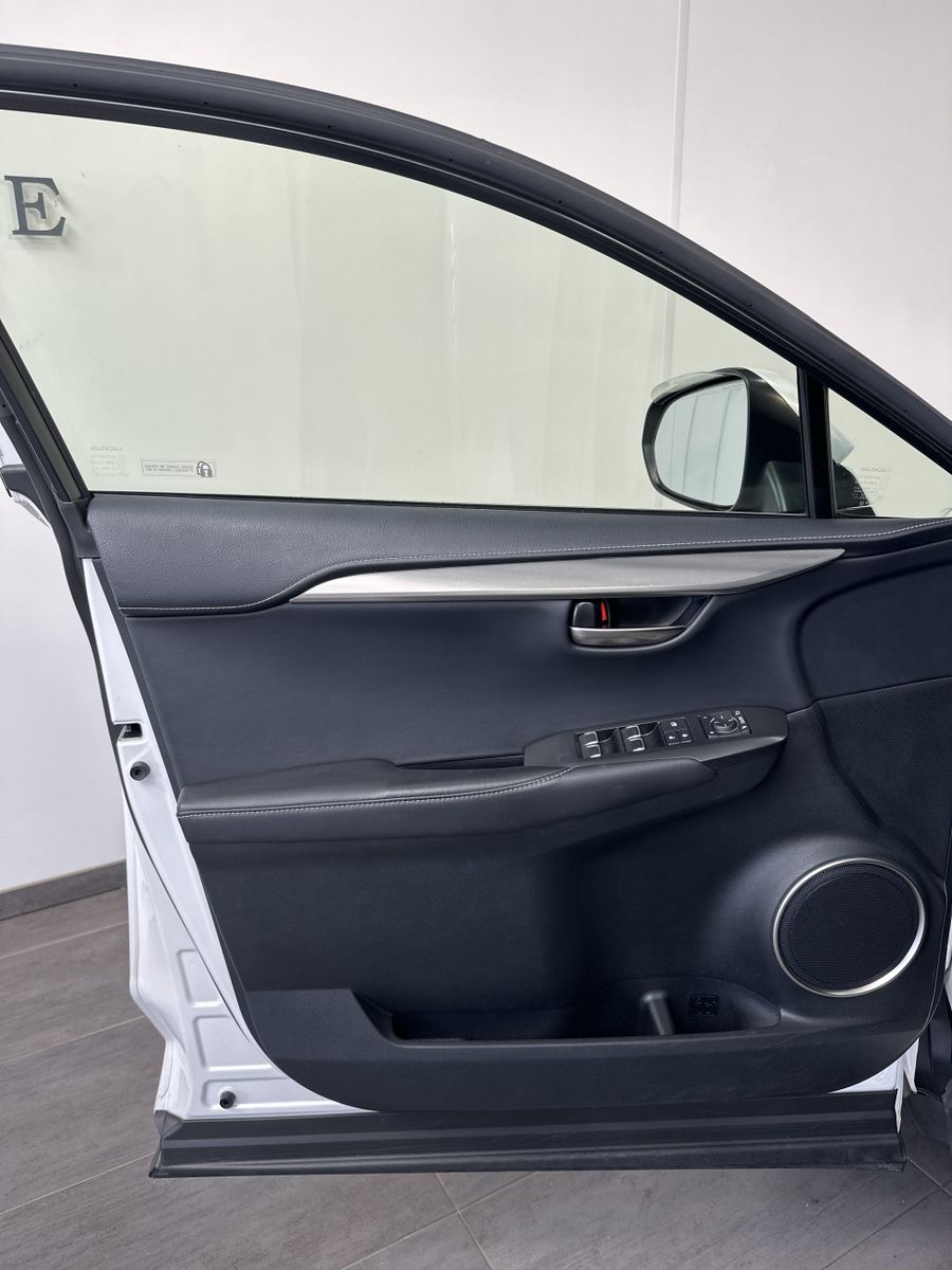 Fahrzeugabbildung Lexus NX 300h AWD Executive NAV+LED+SHZ+KAMERA+1HD+PP