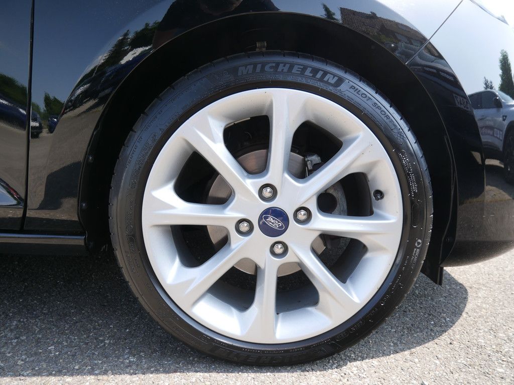 Fahrzeugabbildung Ford Fiesta 1.0 EcoBoost Titanium KLIMA SITZHEIZUNG