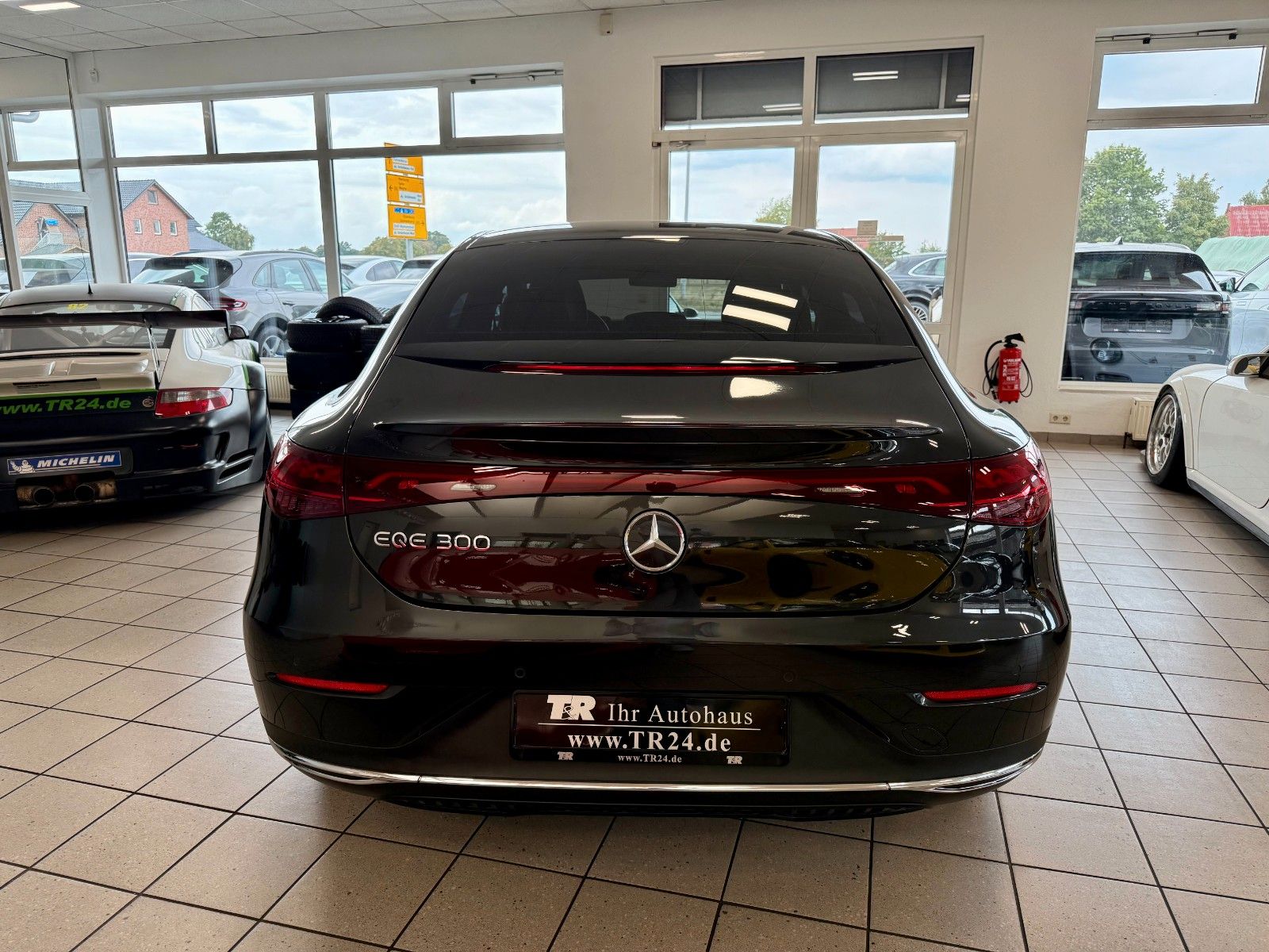 Fahrzeugabbildung Mercedes-Benz EQE 300 Electric Art Advanced/AHK/Kamera/19Zoll