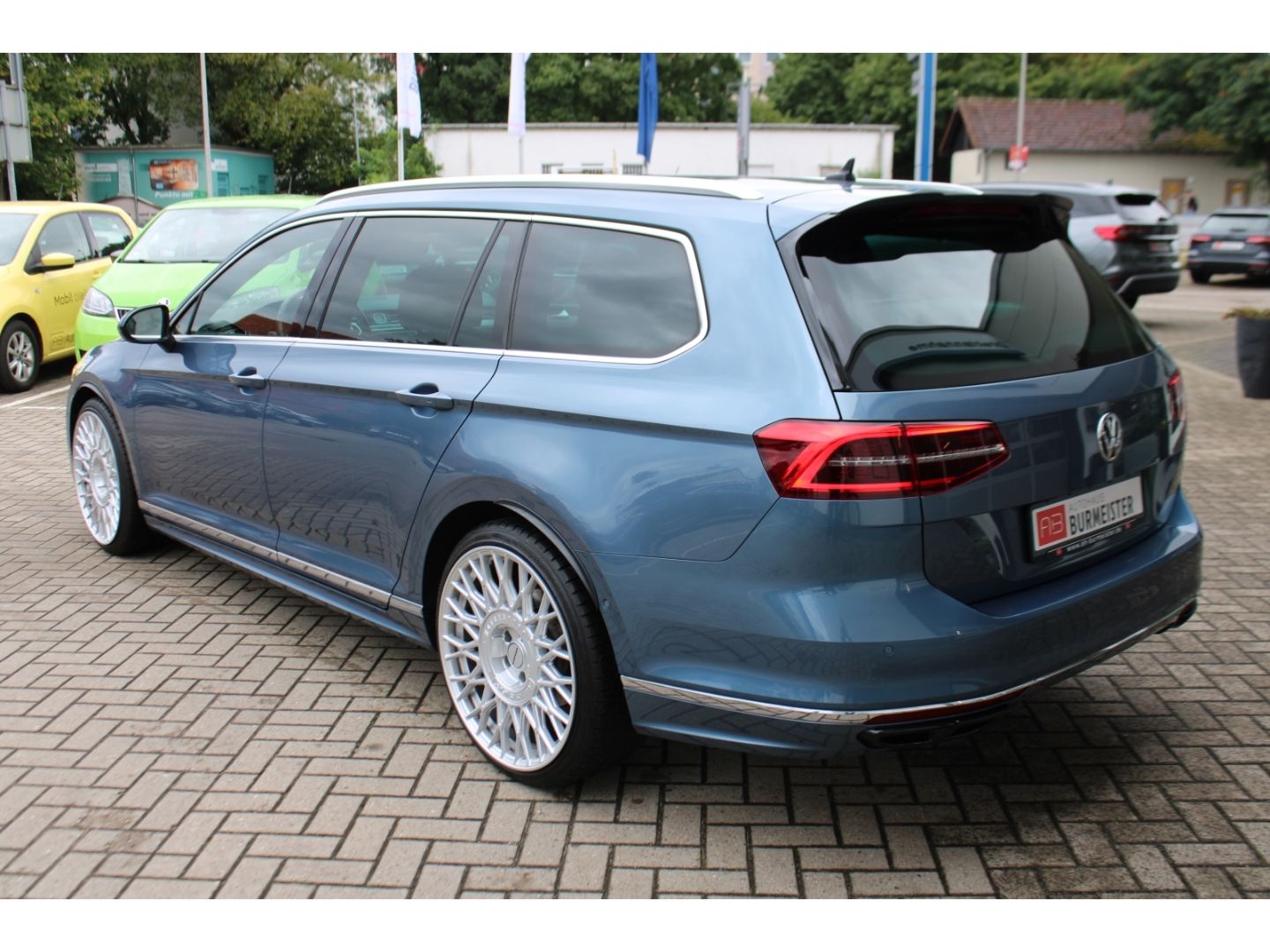Fahrzeugabbildung Volkswagen Passat Variant Highline R-Line LED ACC StHZg Led