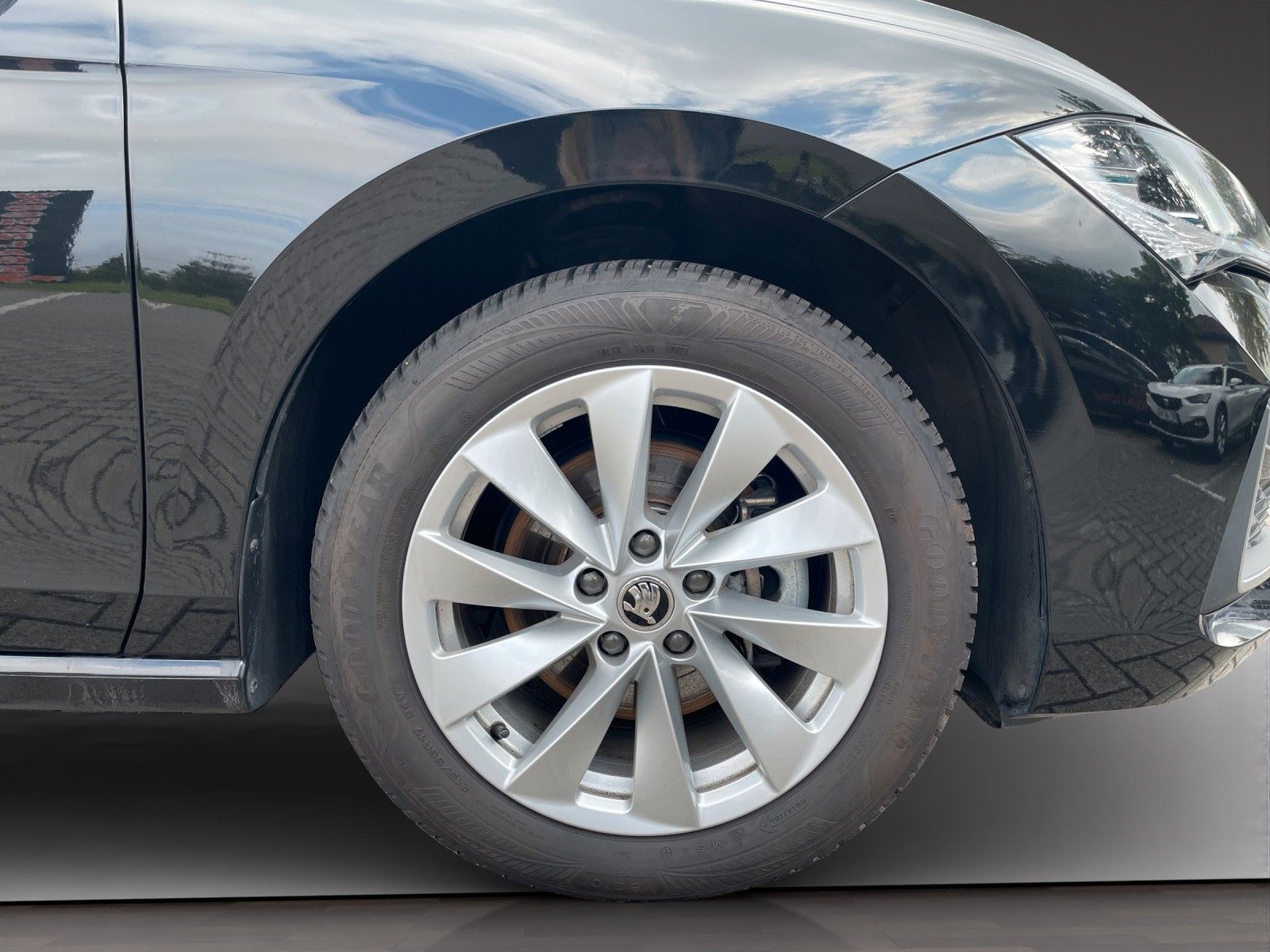 Fahrzeugabbildung SKODA Superb 1.5 TSI mHEV DSG Selection Combi