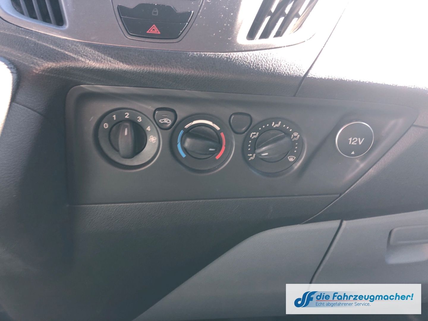 Fahrzeugabbildung Ford Transit Custom Kombi 300 L1 2.2 TDCi*8449 Export