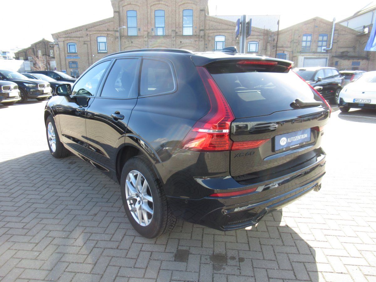 Volvo XC60 B5 AWD Benzin Ultra Black Edition Automatik imagem 3
