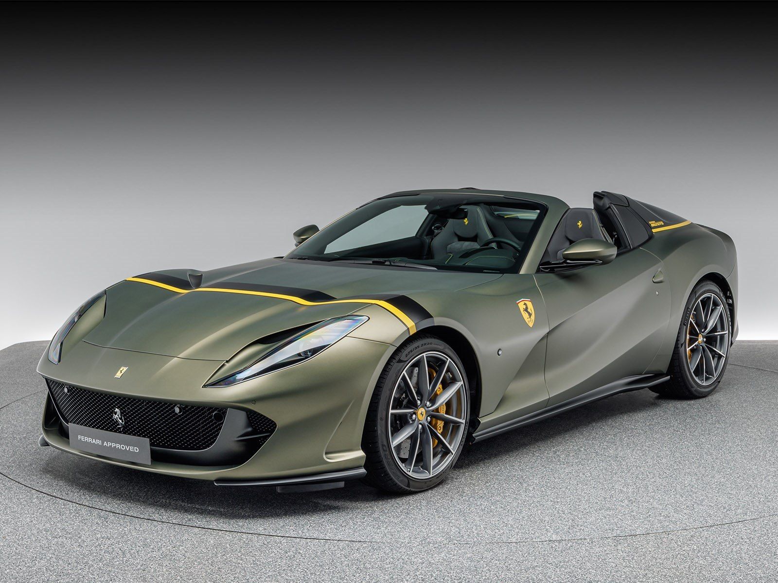 FERRARI 812