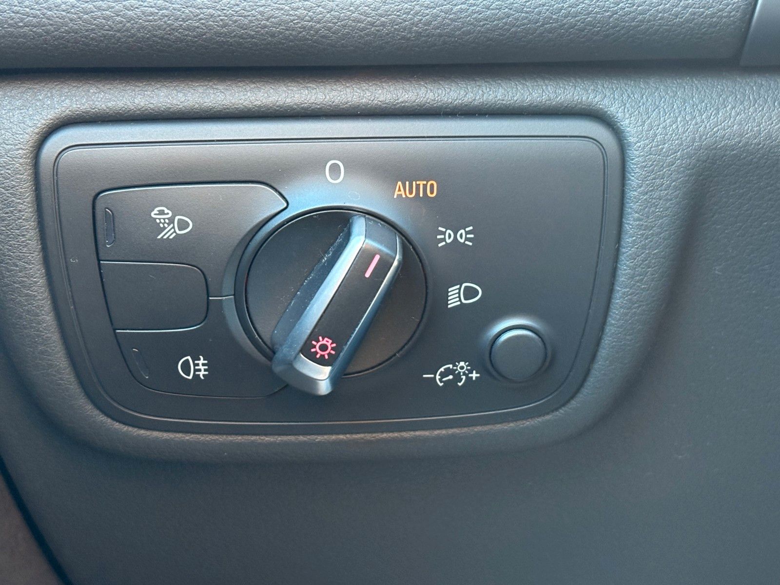 Fahrzeugabbildung Audi A6 Avant 3.0 TDI quattro Aut. S LINE SPORT Navi