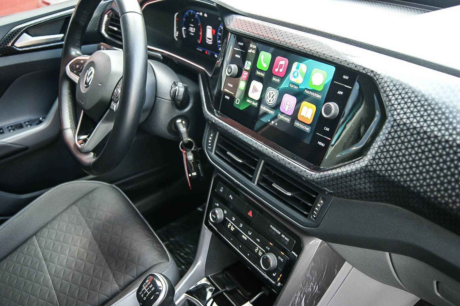 Fahrzeugabbildung Volkswagen T-Cross HIGHLINE 10TSI NAVI LED VIRTUAL CD 1HAND