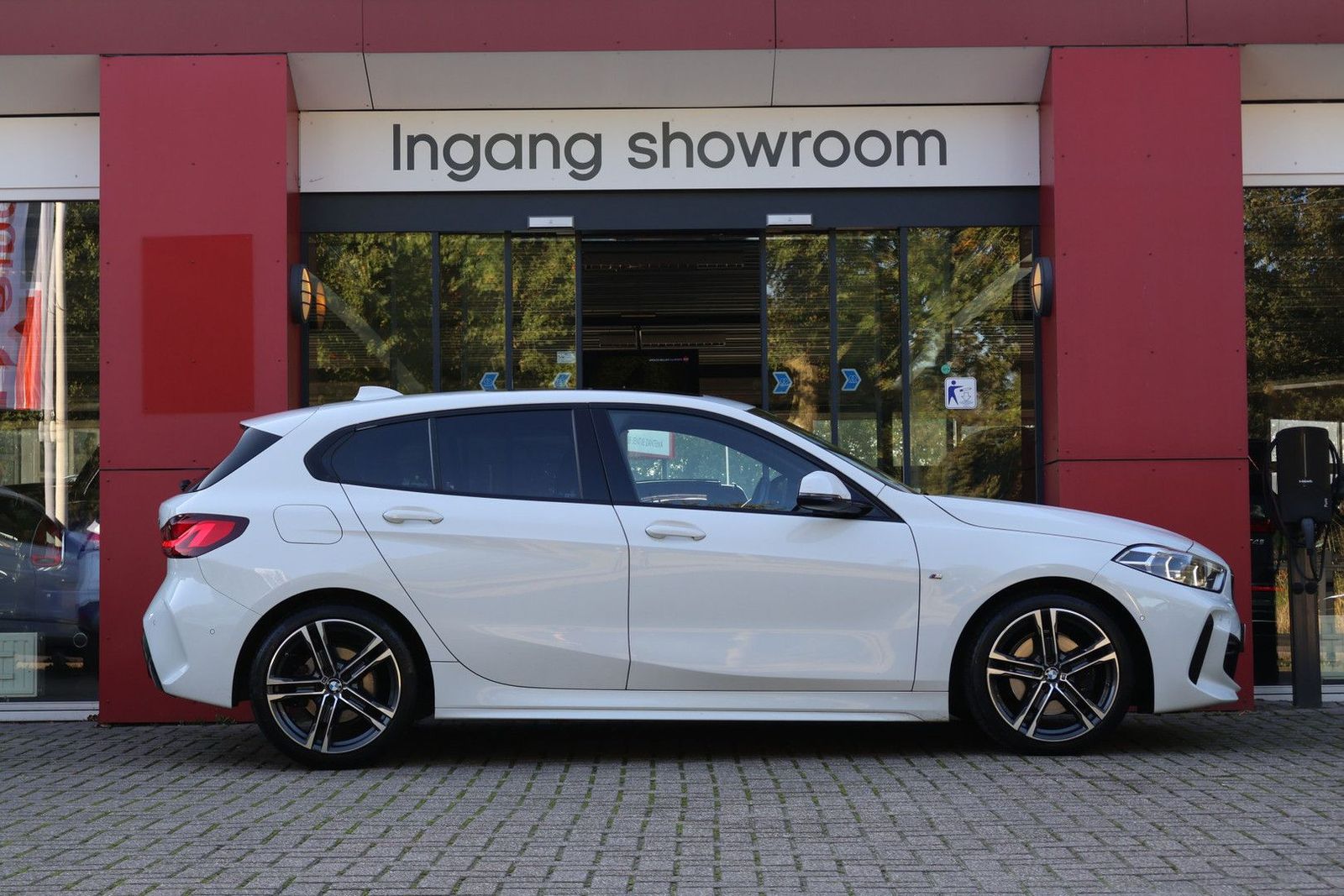 BMW 118 1-serie 118i M-Edition | M-Pakket | Originee imagem 3