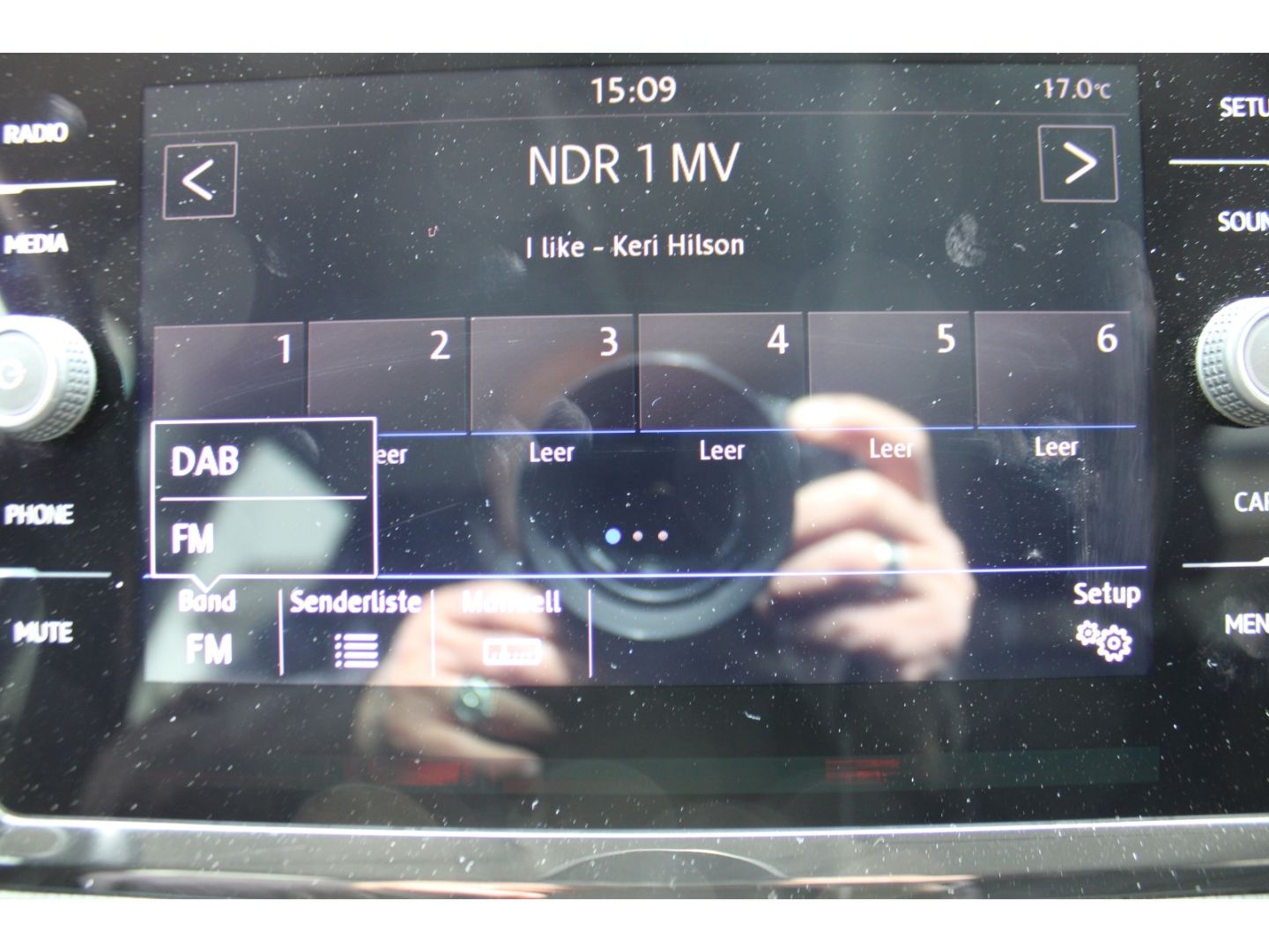 VW Touran IQ.DRIVE 2.0 TDI BMT ACC LED AHK el. Heck - Image 19