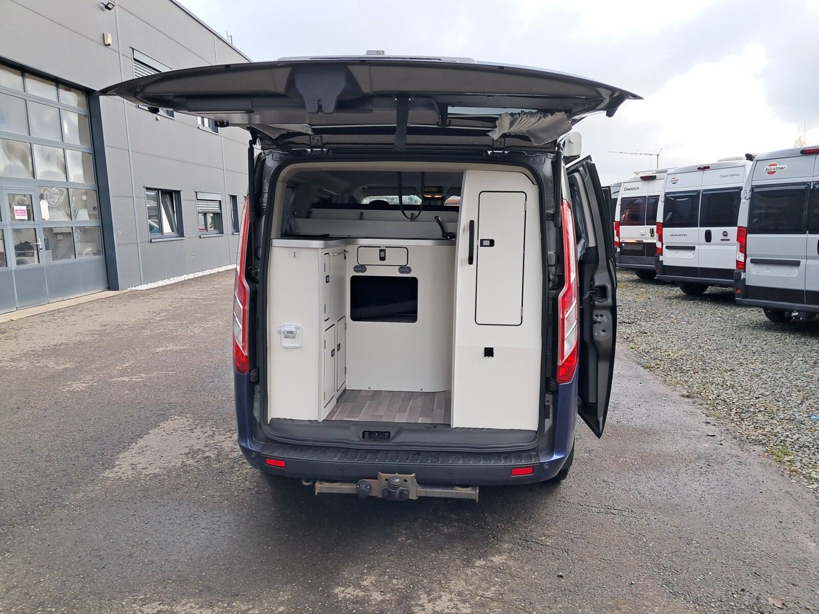 Fahrzeugabbildung Ford Nugget . Küche,AHK,RK