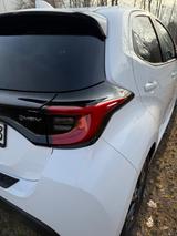 Toyota Yaris 1.5-l-VVT-i Hybrid 116 CVT Team Deutsc... - Toyota Yaris mit Benzin-Antrieb: Limousine, Automatik