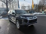 Mitsubishi L200*1Hand*ServiceNeu*Tüv11/2026*GARANTIE* - schwarze Mitsubishi L200