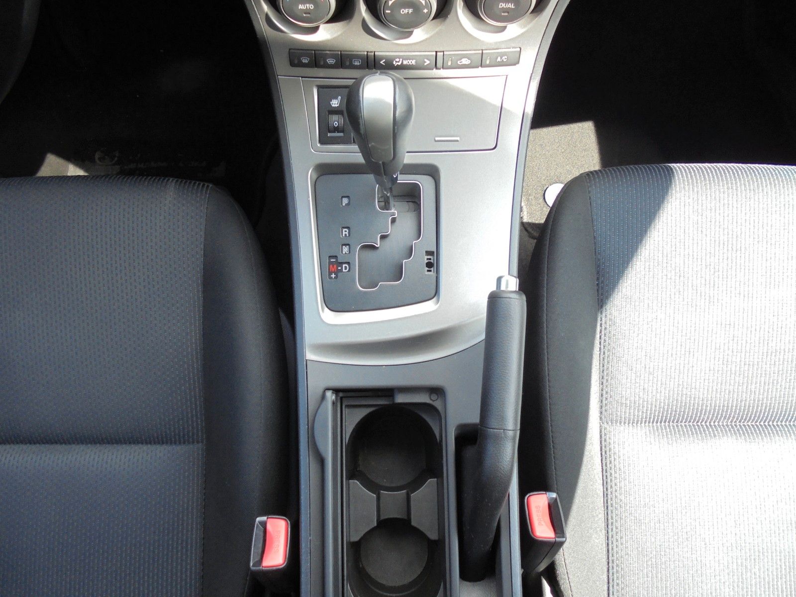 Fahrzeugabbildung Mazda 3 Lim. Exclusive-Line Automatik/Klima/Shz/PDC/