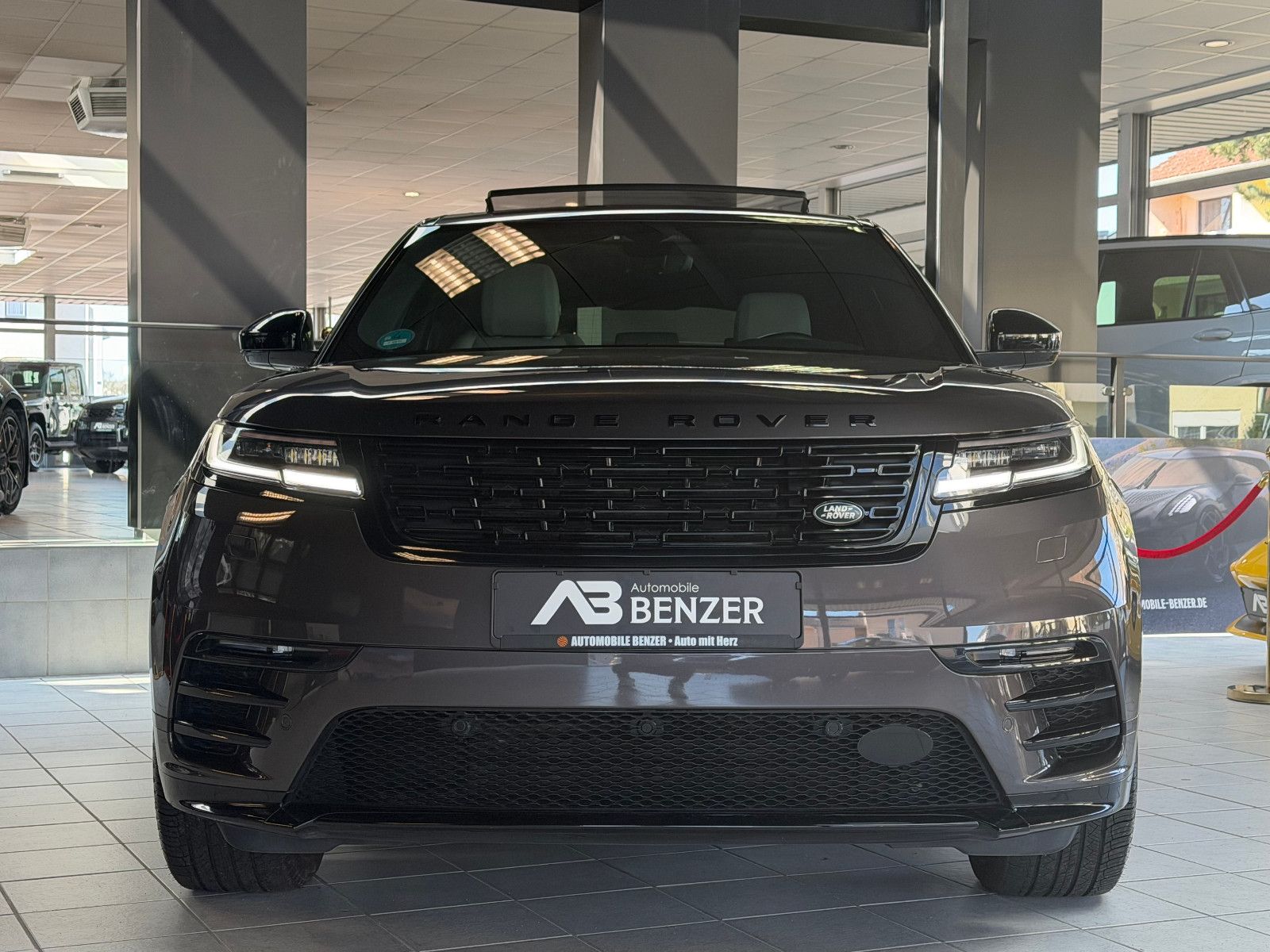 Fahrzeugabbildung Land Rover Range Rover Velar D300/R-DYNAMIC/MERIDIAN/PANO
