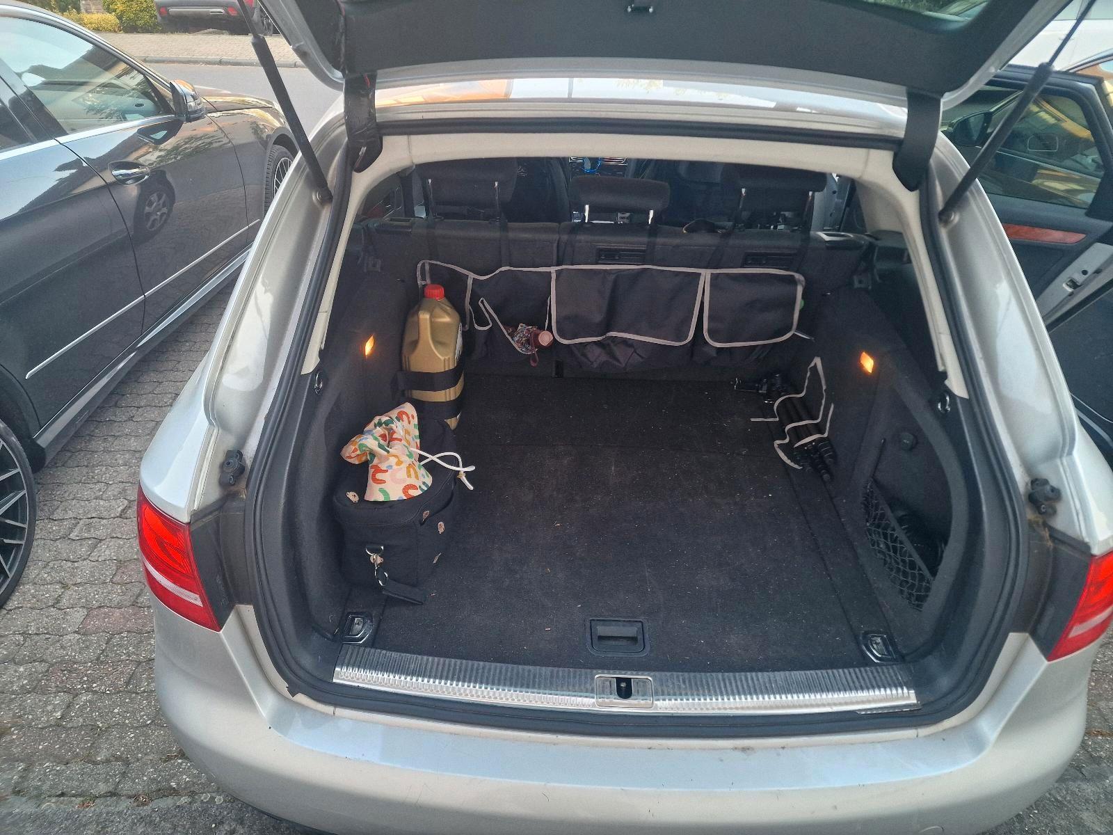 Audi A4 2010 — photo 8