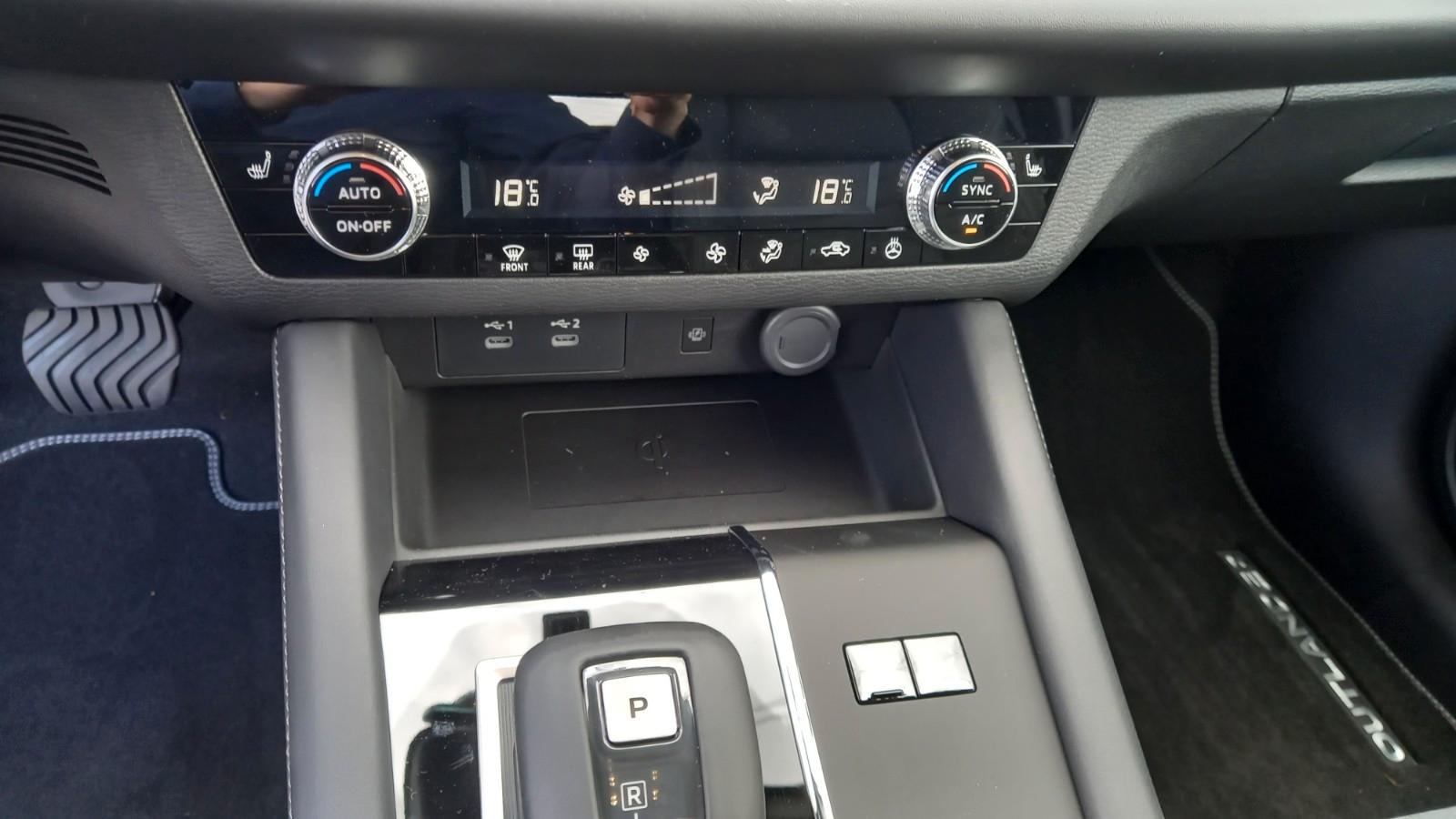 Mitsubishi Plug-in Hybrid Outlander Intro Edition