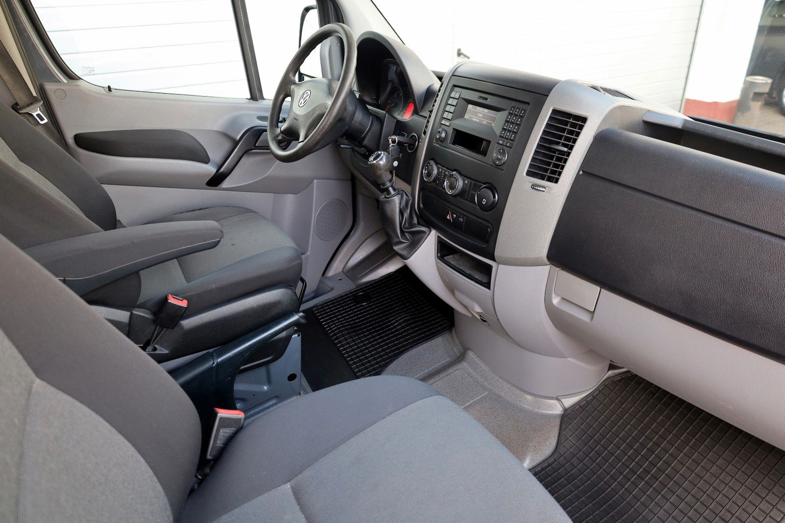 Fahrzeugabbildung Volkswagen Crafter Pritsche 35 mittel L2 Doppelkabine Klima