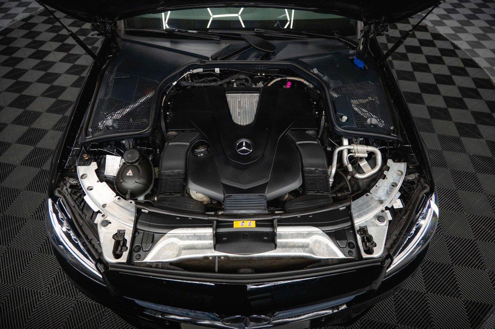 Fahrzeugabbildung Mercedes-Benz C 400 T 4Matic AMG Night-Edition *LED*19%*