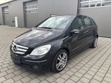 Mercedes-Benz B170 AUTOMATIK/KLIMA/SHZ/PDC/AHK/TÜV10/26/HAGEL! - Mercedes-Benz B 170 mit Benzin-Antrieb: Navigationssystem, Limousine