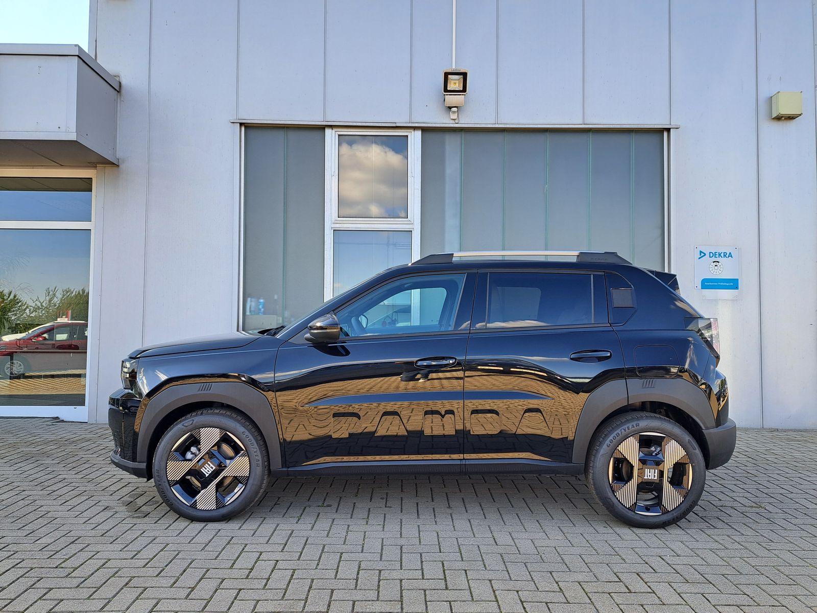 Fahrzeugabbildung Fiat Panda GRANDE PANDA La Prima Hybrid AUTOM. KAMERA