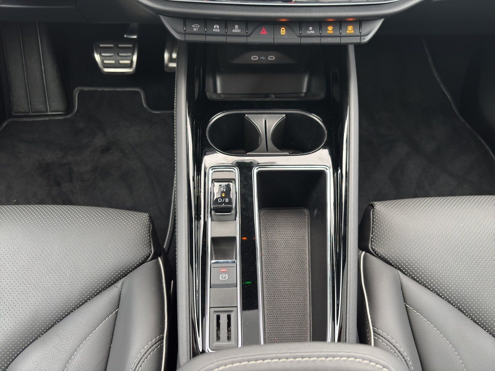 Fahrzeugabbildung SKODA Enyaq Coupe RS 4x4/Wärmepumpe/DCC/HUD/AHK/ACC