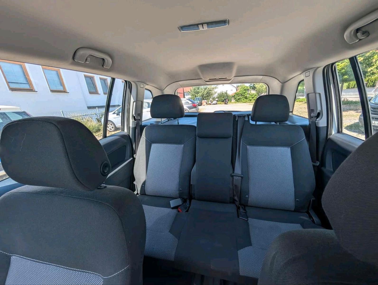 Opel Zafira 2013 — photo 8