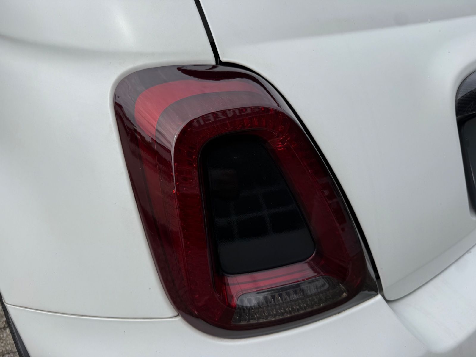 Fahrzeugabbildung Abarth 595 esseesse/CARBON/Akrapovic/MATT/Maxton-Design