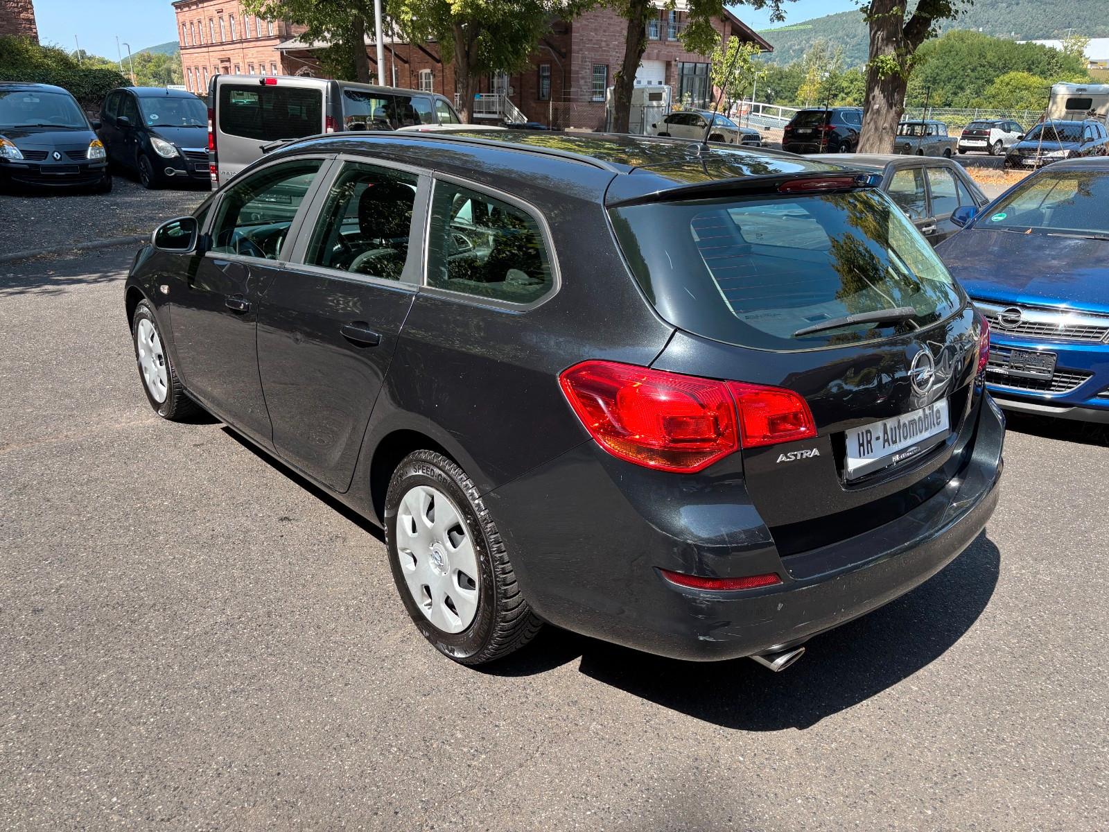 Opel Astra 2012 — photo 7
