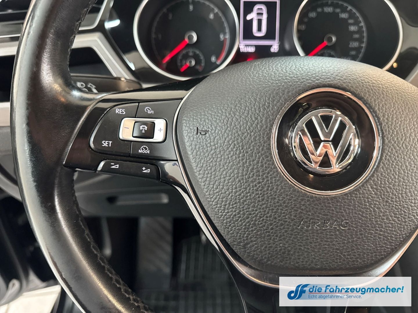 Fahrzeugabbildung Volkswagen Touran Comfortline 2,0TDi Navi Dyn. Kurvenlicht