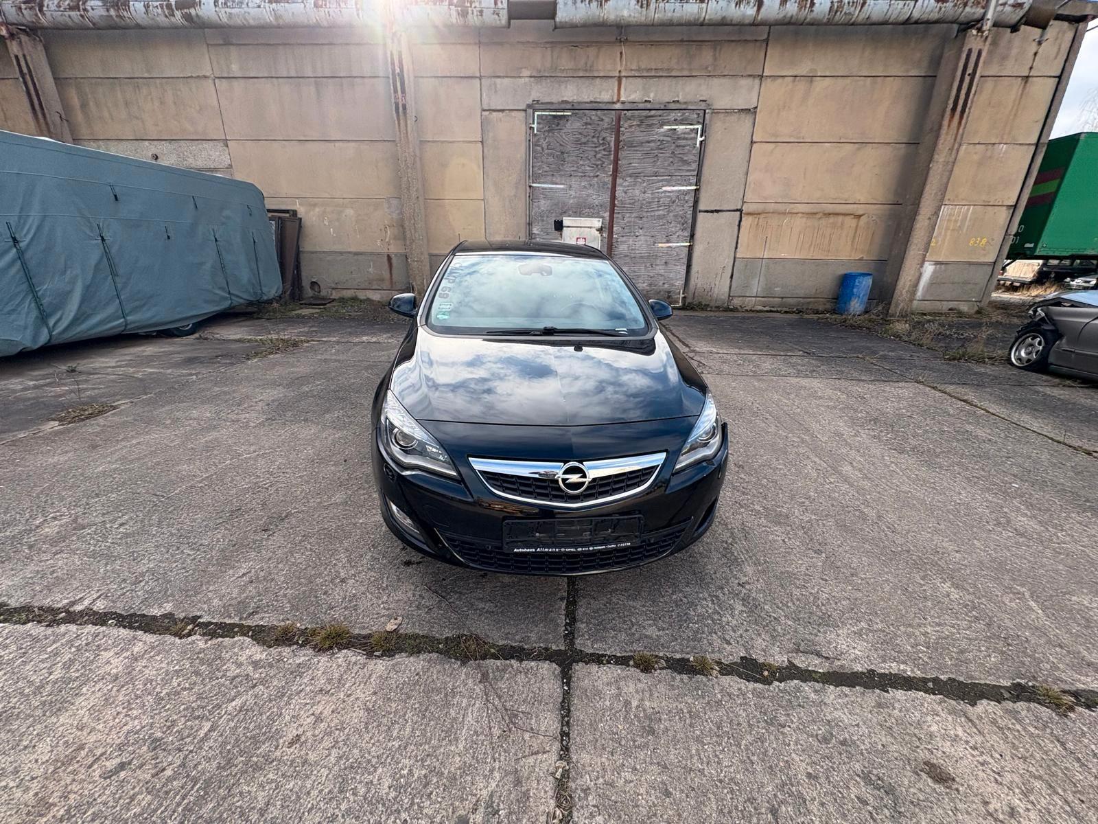 Opel Astra J Lim. 5-trg. Sport