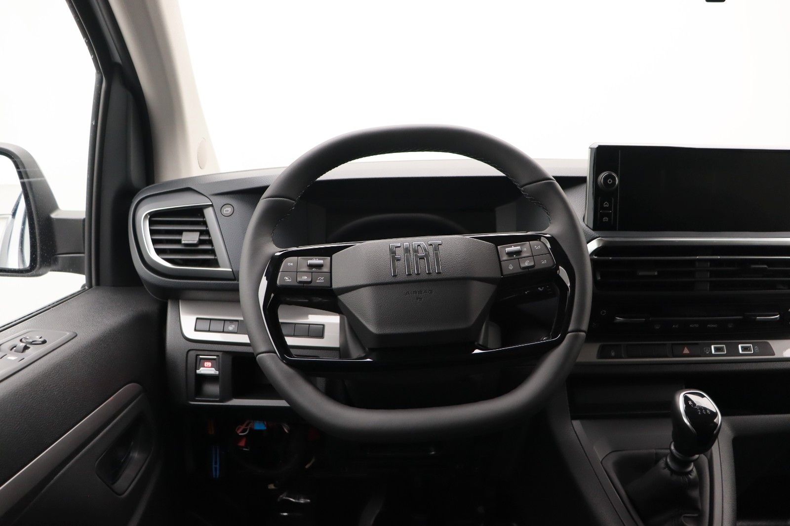 Fahrzeugabbildung Fiat Scudo Multicab   L3 2.0 145 MT6 LUXURY LEDER
