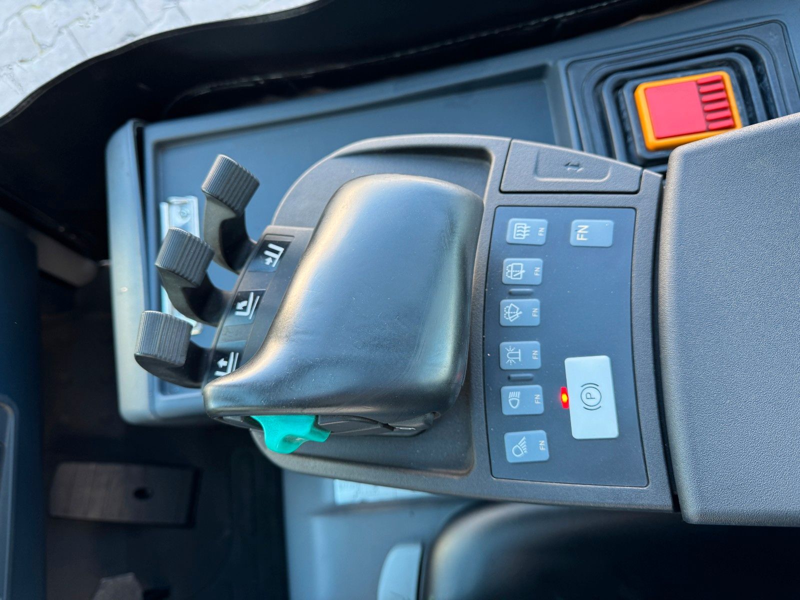 Fahrzeugabbildung Jungheinrich EFG 215 / Triplex: 4.25m! / SS / nur 2.865h!