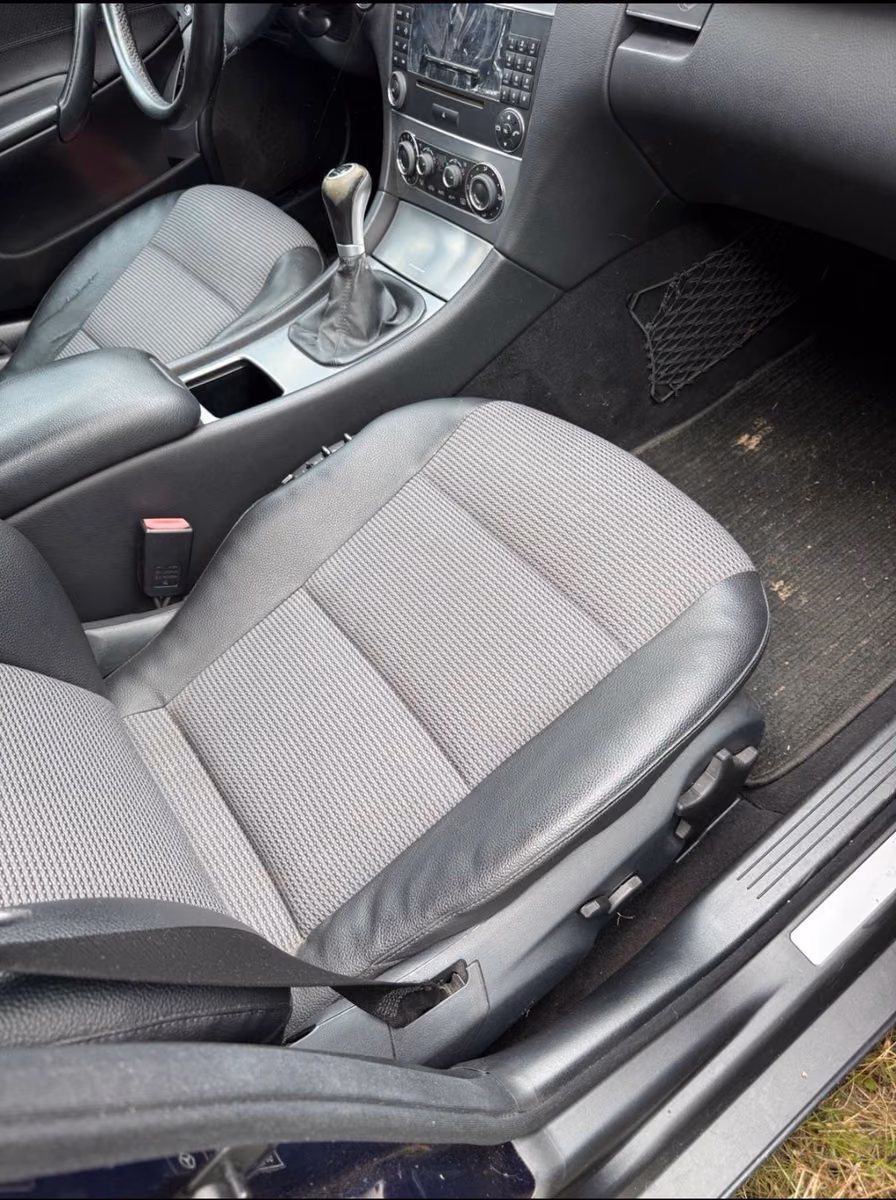 Mercedes-Benz C220 2005 — engine 2.148 cm³, 150 HP (110kW)