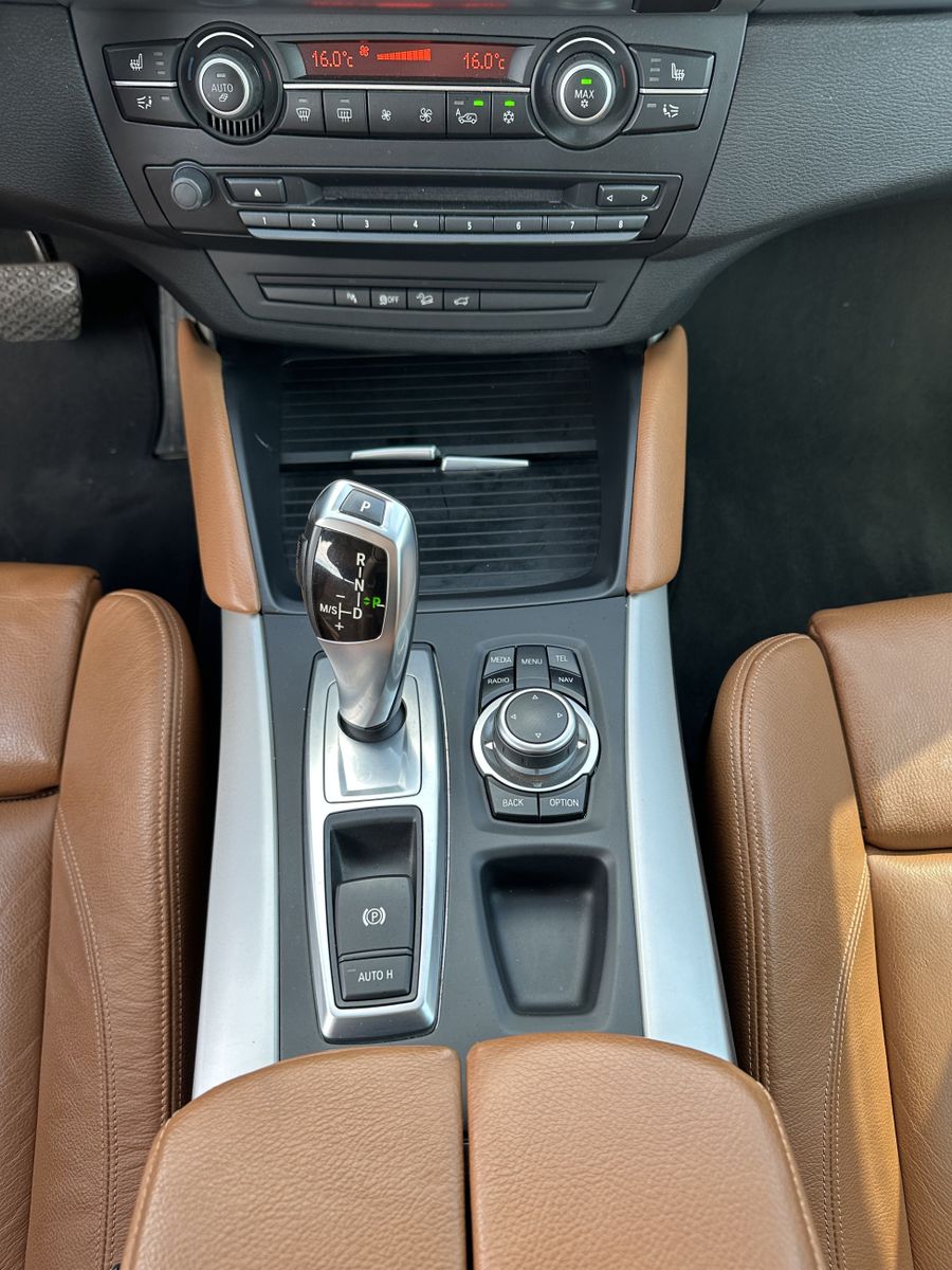 Fahrzeugabbildung BMW X6 xDrive30d NAV+XEN+AHK+19ZOLL+MEMORY+3HD+SHZ