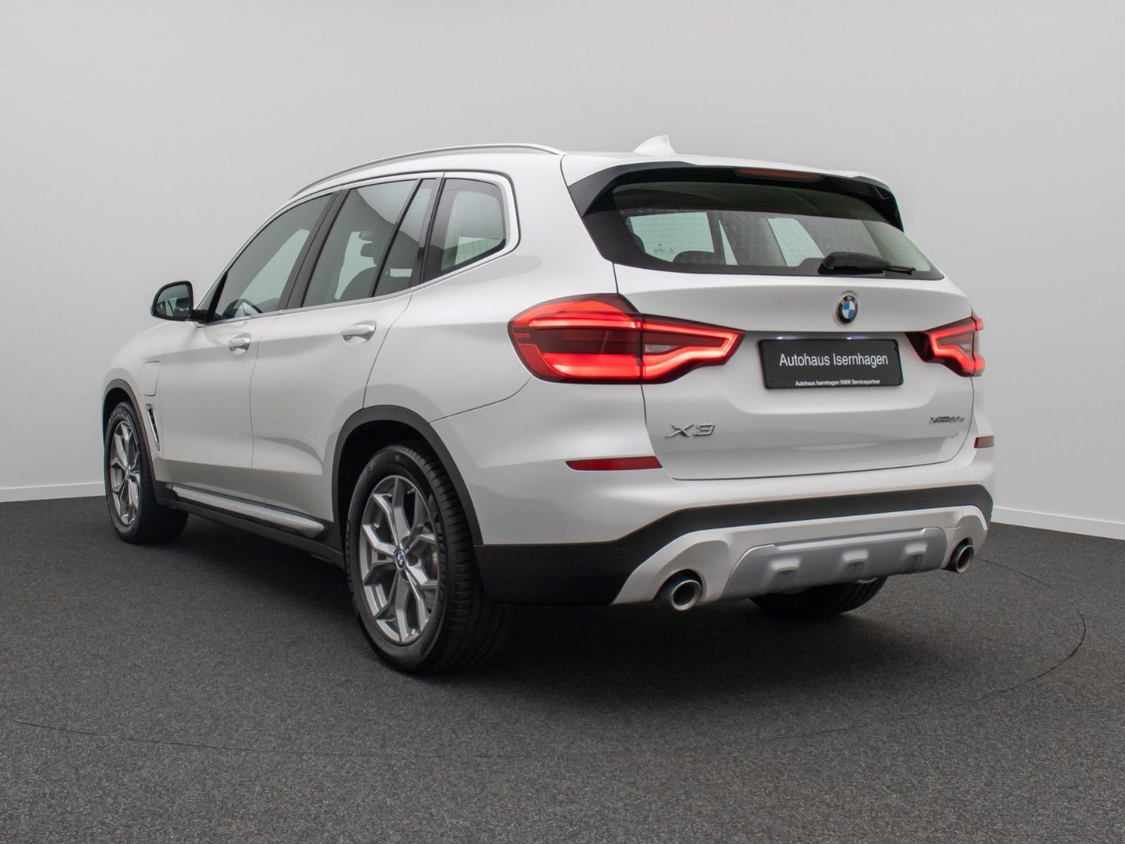 Fahrzeugabbildung BMW X3 xD30e xLine DAB HiFi Alarm AHK Sport Individu