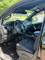 Nissan US-Nissan Titan SV | 5.6L V8 | Midnight Edition - Nissan Titan mit Benzin-Antrieb: 5.6