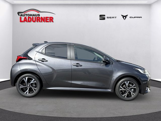 Yaris Hybrid Team Deutschland 1.5 LED Apple Car