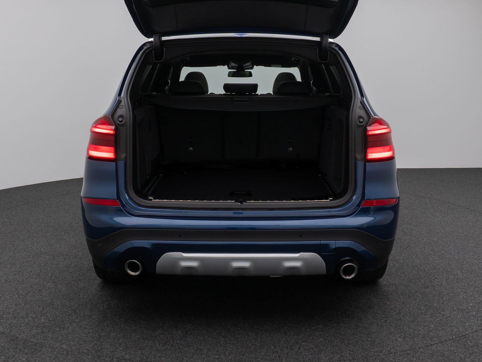 Fahrzeugabbildung BMW X3 xD20d xLine Kamera Panorama DAB HUD HiFi AHK