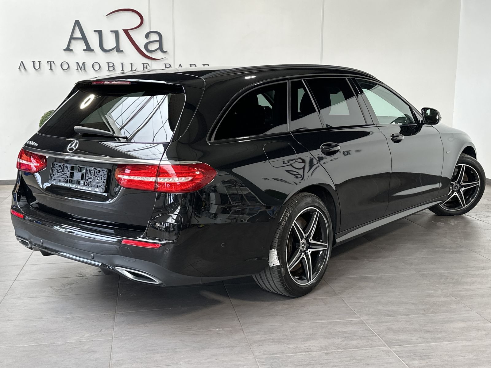 Fahrzeugabbildung Mercedes-Benz E 300de T AMG-Line NAV+LED+AHK+KAMERA+HEAD-UP+PP