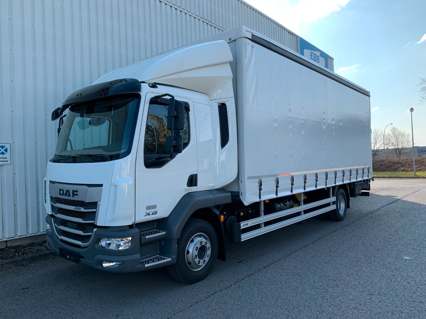 Fahrzeugabbildung DAF FA XB 290 16t Curtainsider