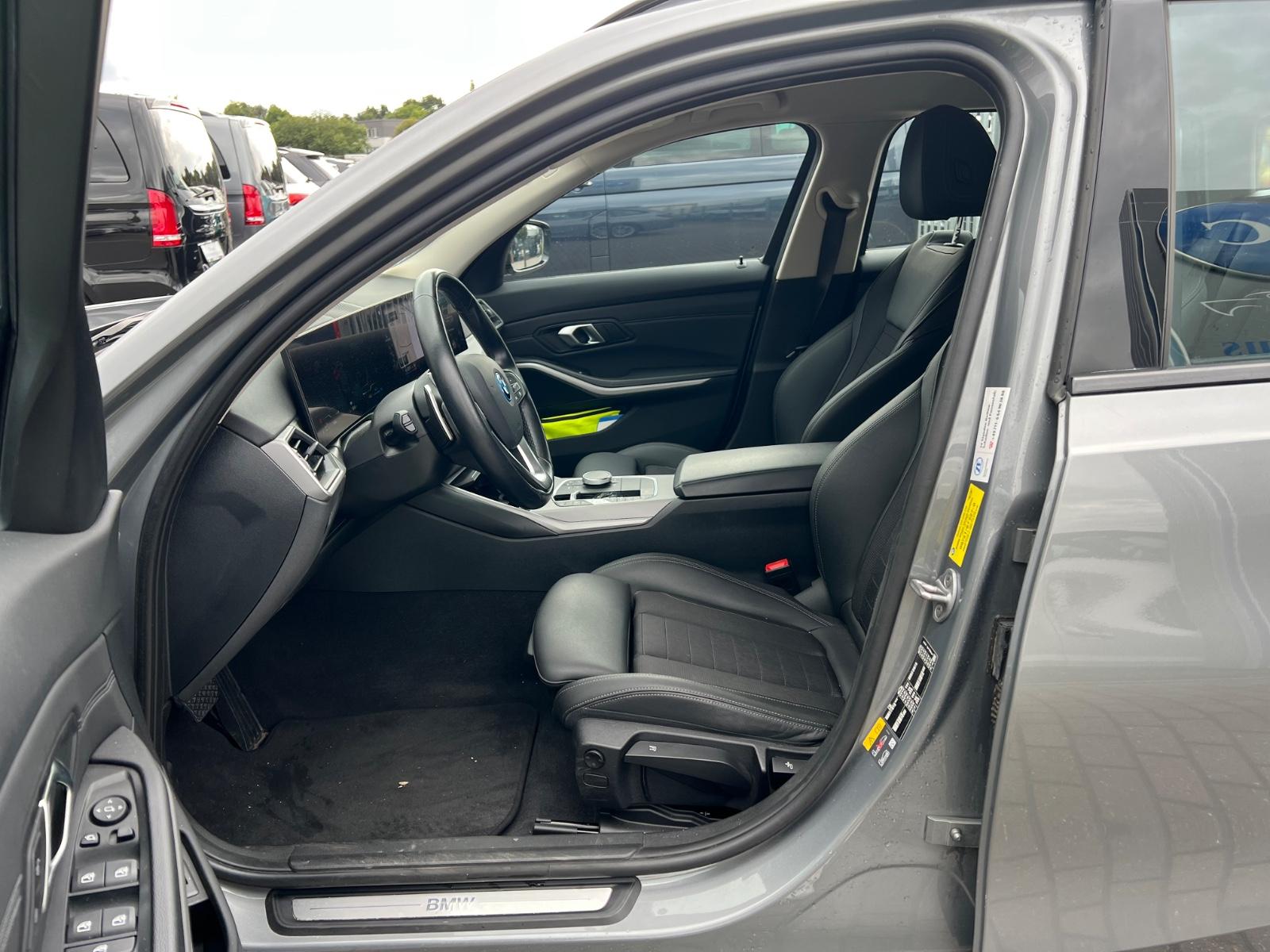 BMW 330e Touring ACC+AHK+Spur+Sportsitze Sensatec