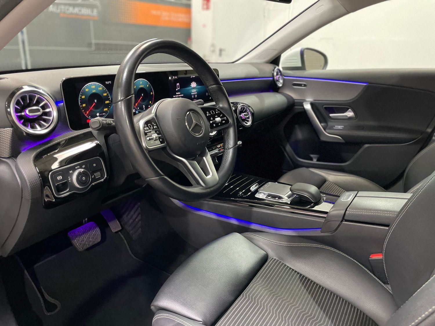 Fahrzeugabbildung Mercedes-Benz A 200 d #LED#Wide#distr.#360°#Ambiente#