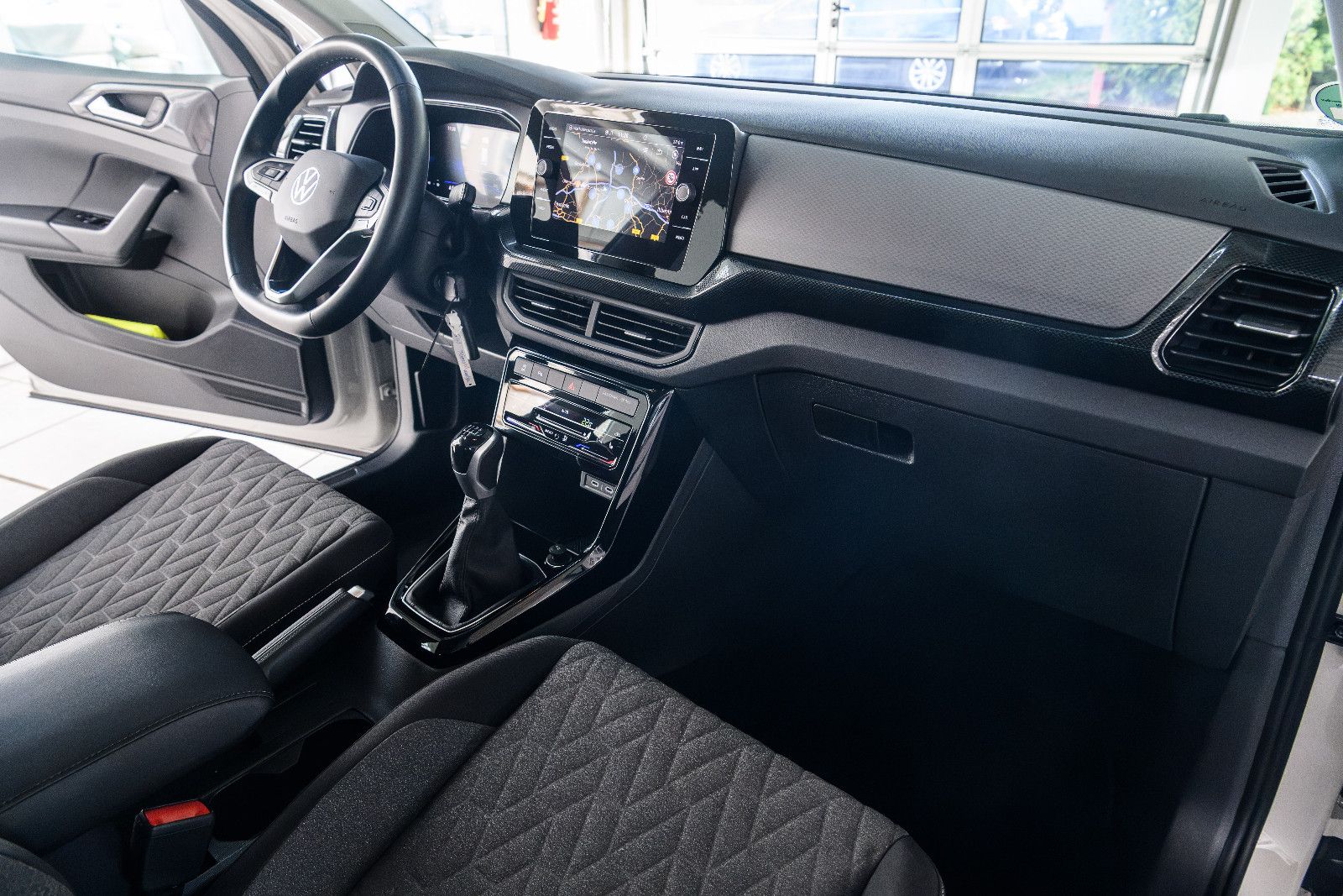 Fahrzeugabbildung Volkswagen T-Cross Life 1.0 TSI LED+KAMERA+NAVI+ACC+5 J.GAR