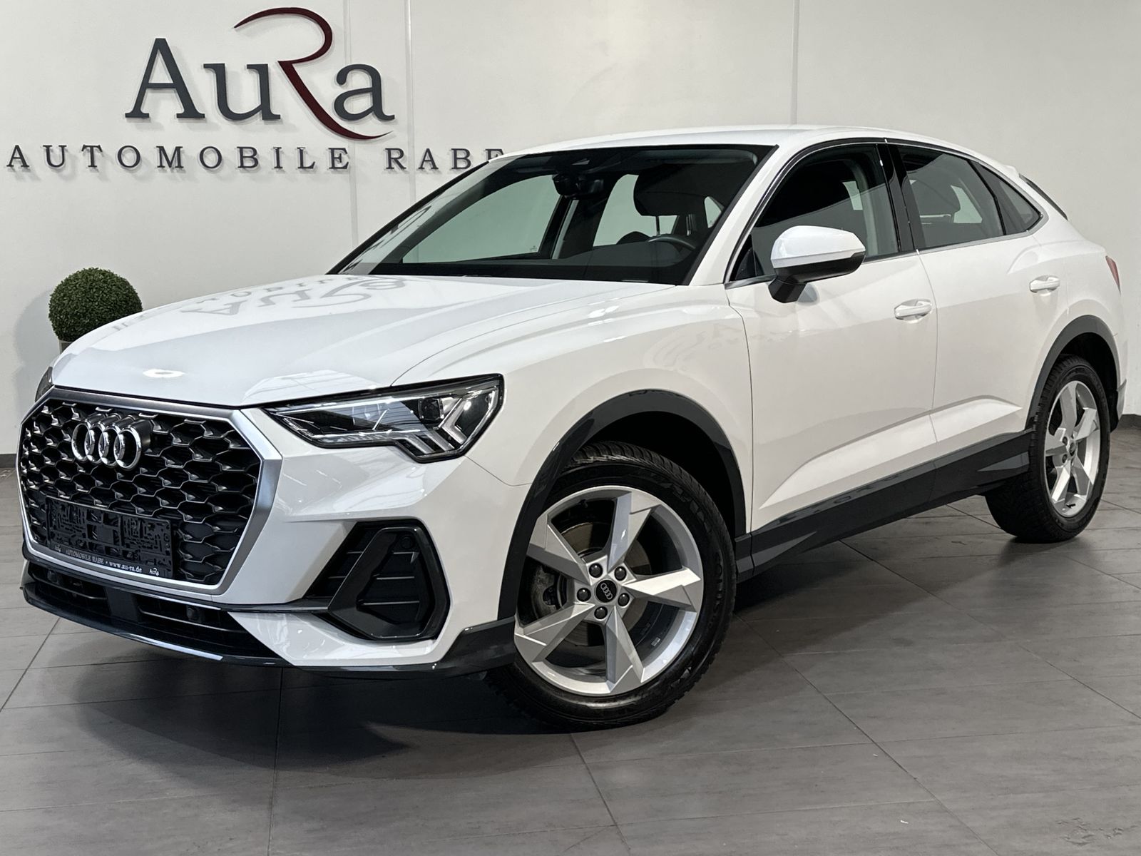 Fahrzeugabbildung Audi Q3 SpB 35 TFSI NAV+LED+ACC+V-COCKPIT+19ZOLL+SHZ