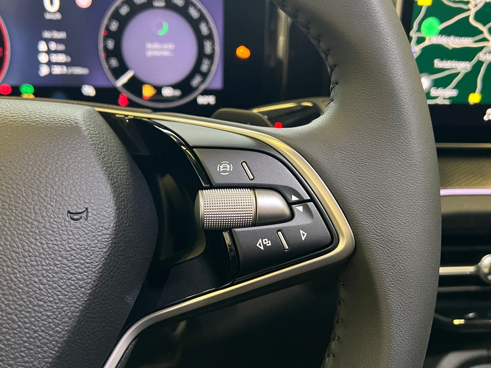 Fahrzeugabbildung SKODA Kodiaq Selection 2.0 TDI DSG *AHK, 7 Sitze, Pano