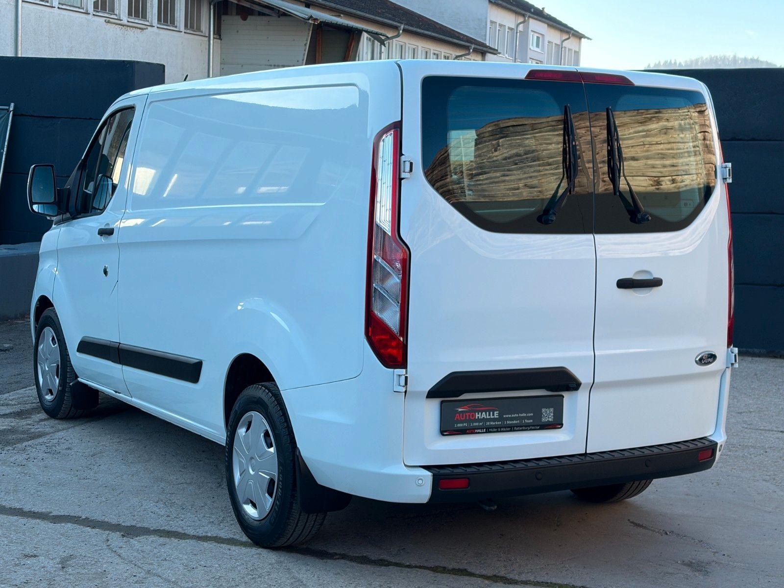 Fahrzeugabbildung Ford Transit Custom Kasten 340 L1 Trend Auto. StHz